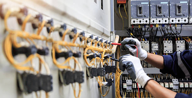 Professional Electrician technician working in Bloomington, IL